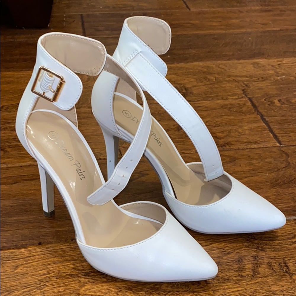 White Pointed Toe Pump